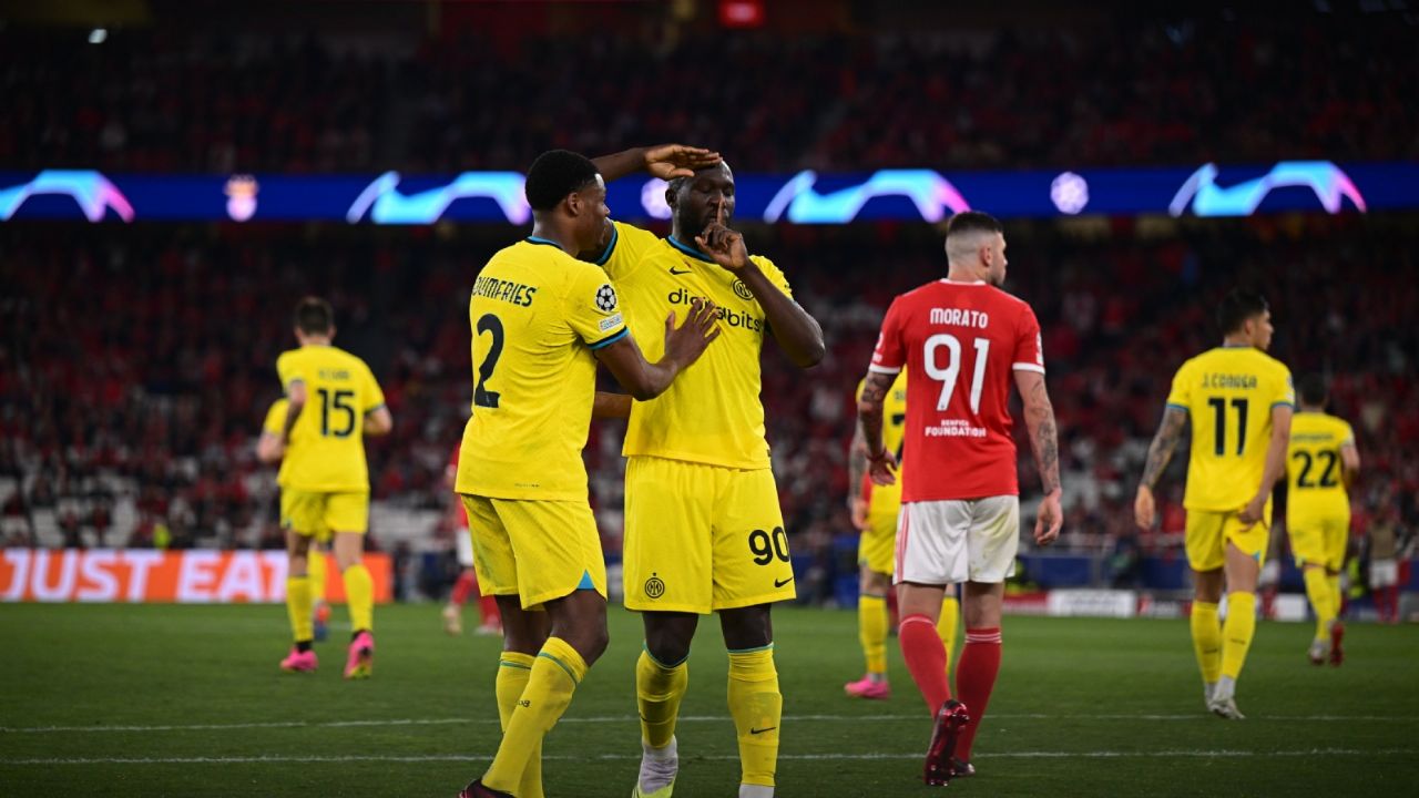 Inter de Milán rompe su mala racha y en Champions League se impone 2-0 al Benfica en Portugal
