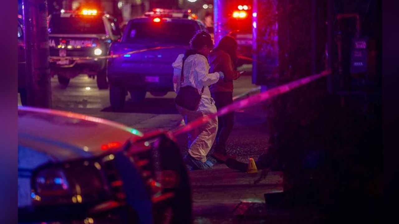 Peritos trabajan en el sitio