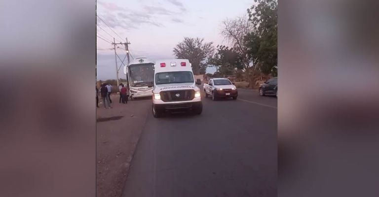 Autobús vuelca en Providencia