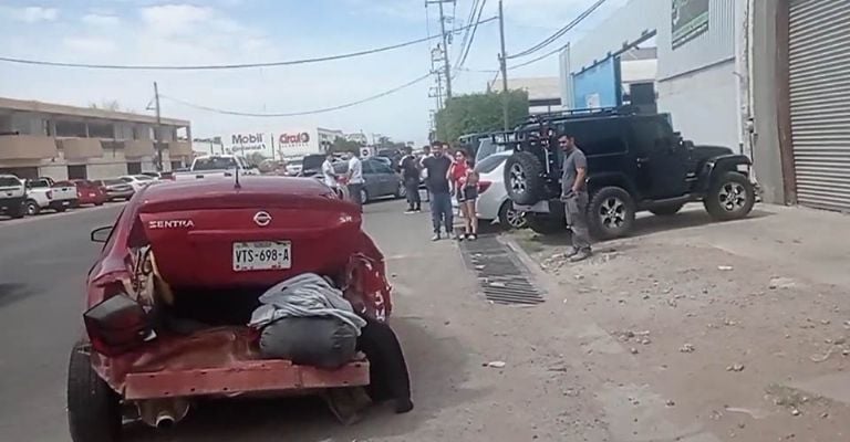 Autoridades llegan al sitio del crimen