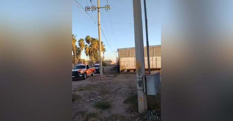 Autoridades llegan al sitio del crimen