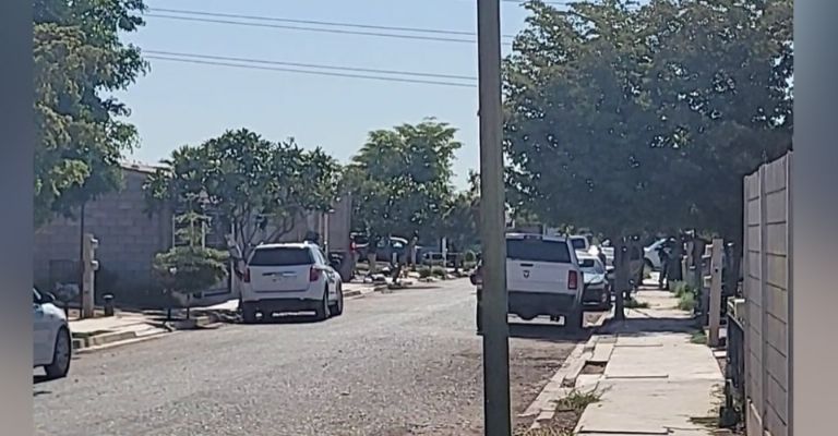 Autoridades llegan al sitio del crimen