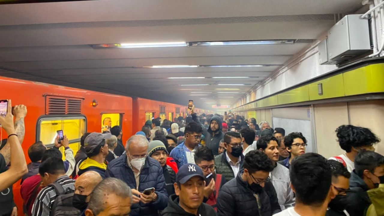 VIDEO: A dos años exactos del colapso en la L12 del Metro de la CDMX; estación ‘se llena’ de humo