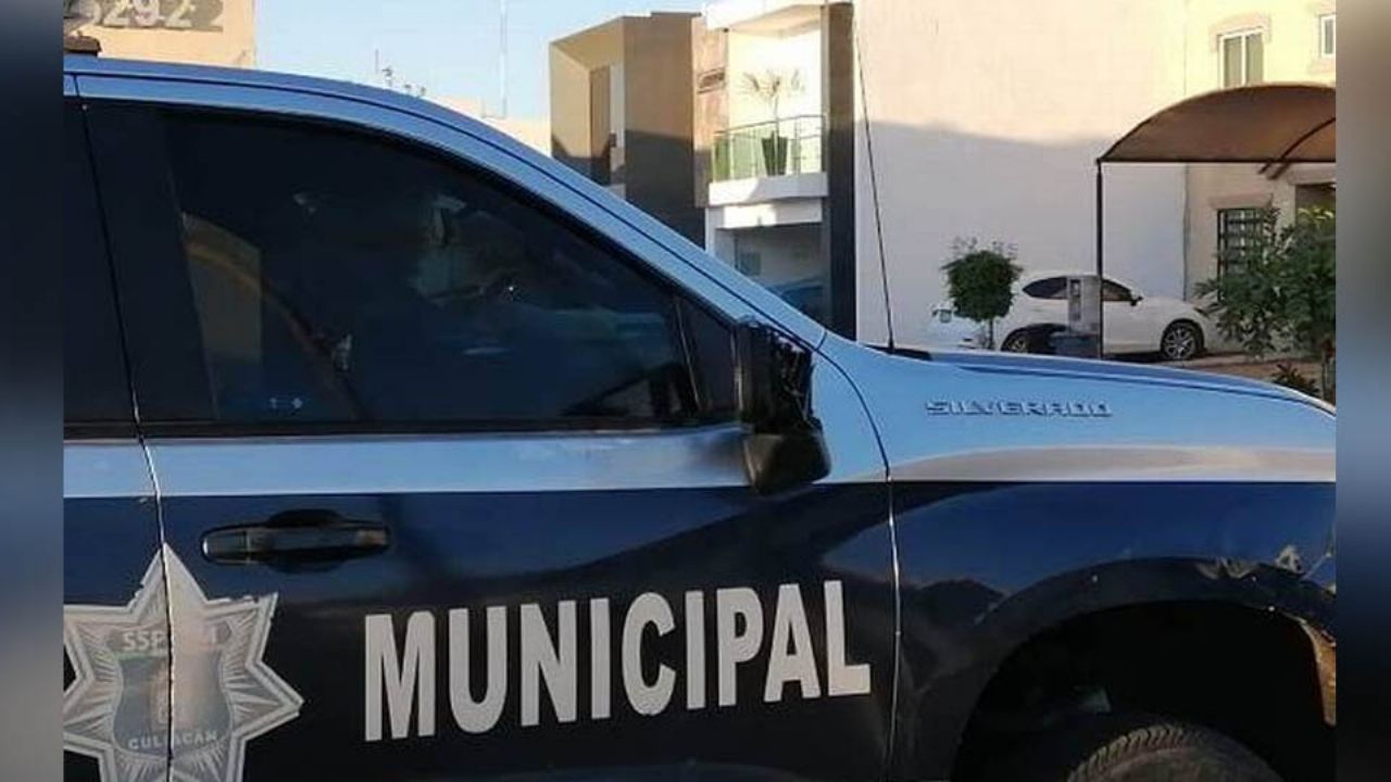 Autoridades llegan al sitio del crimen