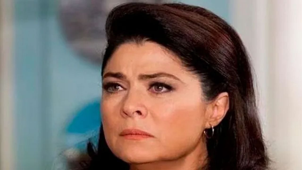 Victoria Ruffo aparece en silla de ruedas tras confirmar terrible enfermedad