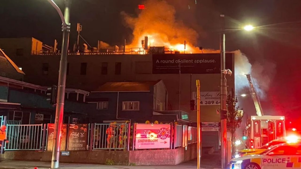 Nueva Zelanda: Se desata incendio en un albergue; reportan a 6 víctimas fatales y 30 desaparecidos