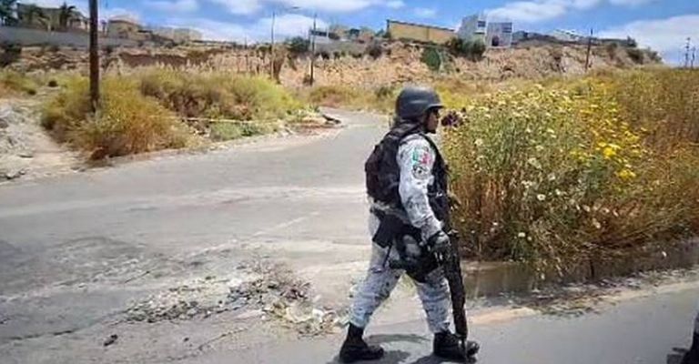 Localizan cadáver al interior de un bote de basura sobre Blvd. Fundadores