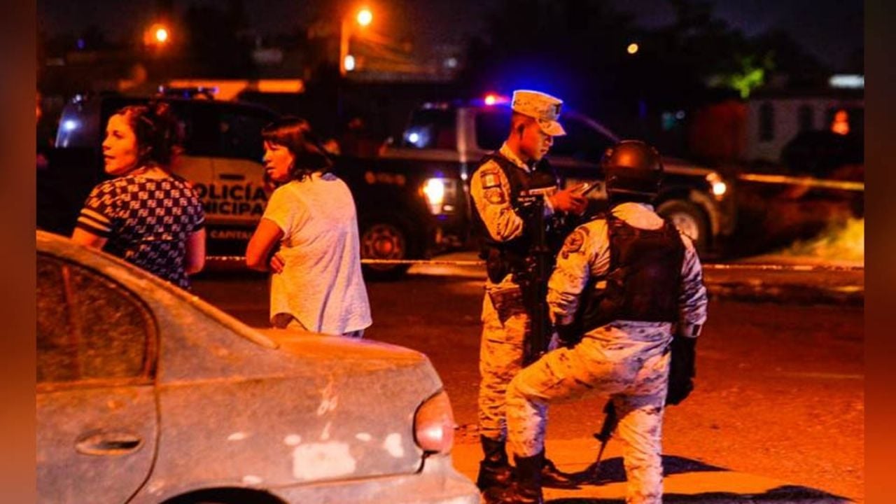 Autoridades llegan al sitio del crimen