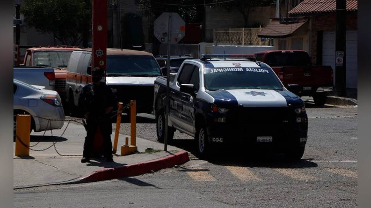 Autoridades llegan al sitio del crimen