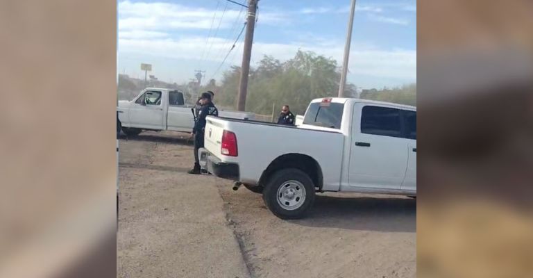 Autoridades llegan al sitio del crimen