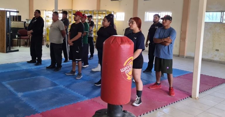Policías auxiliares se capacitan en defensa personal en Empalme