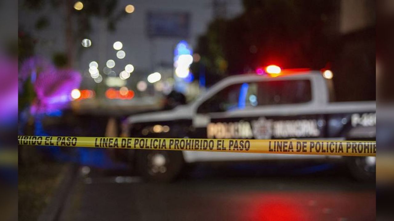 Autoridades llegan al sitio del crimen