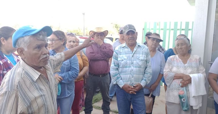 Ciudadanos se manifiestan ante falta de servicio de agua en el Tobarito en el municipio de Cajeme