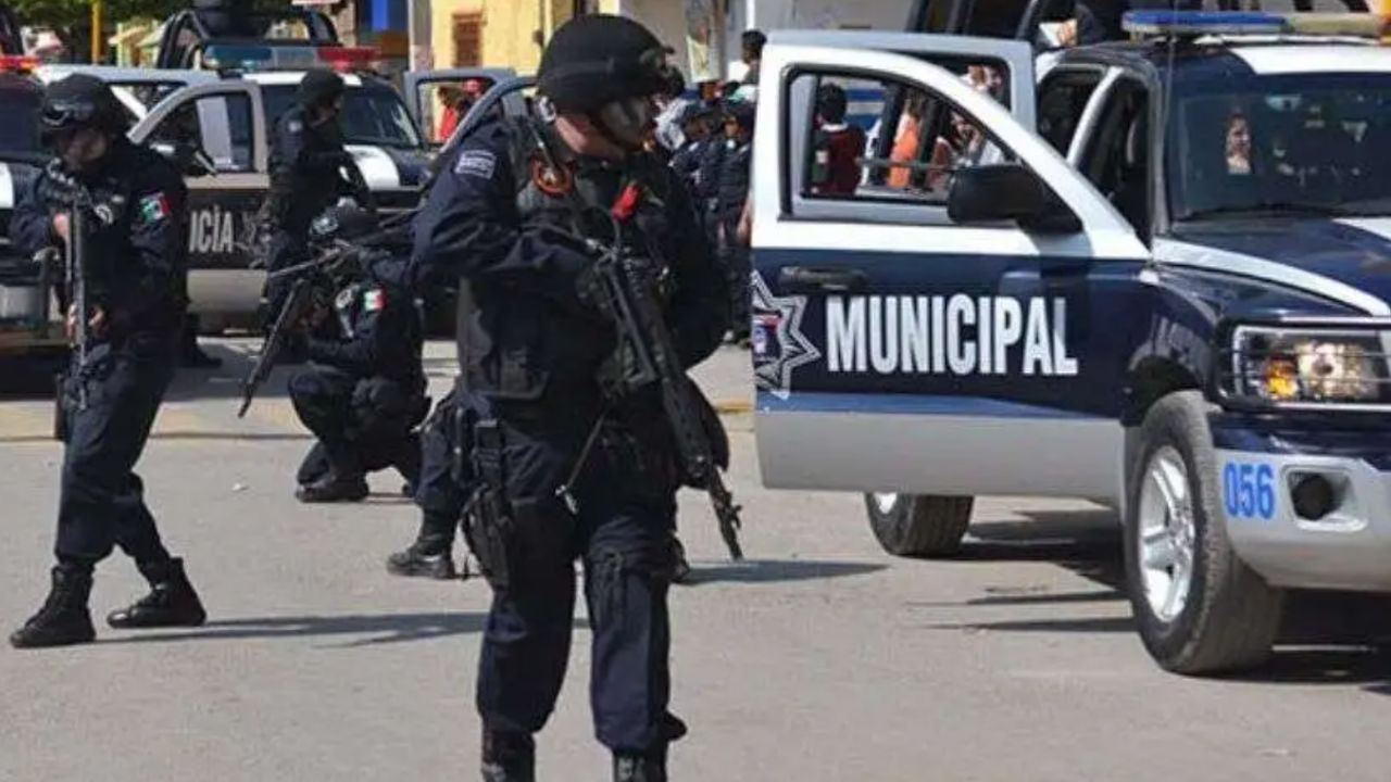 Autoridades llegan al sitio del crimen