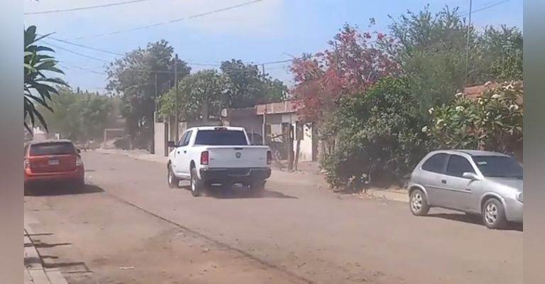 Autoridades llegan al sitio del crimen