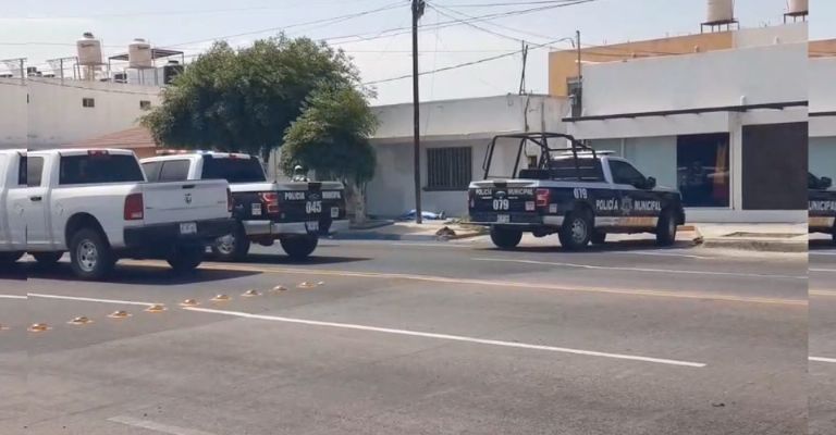 Autoridades llegan al sitio del crimen