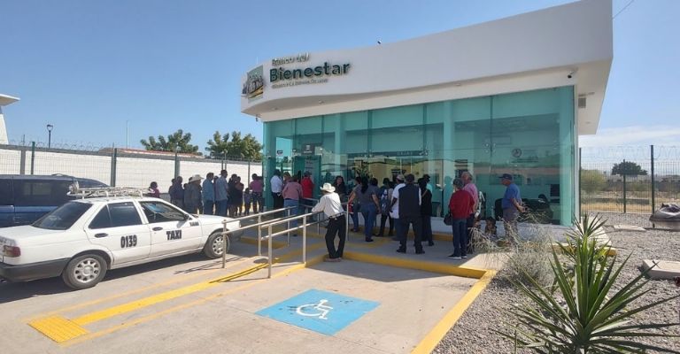 Adultos mayores denuncian mal servicio del Banco Bienestar en Cajeme; reportan mala logística