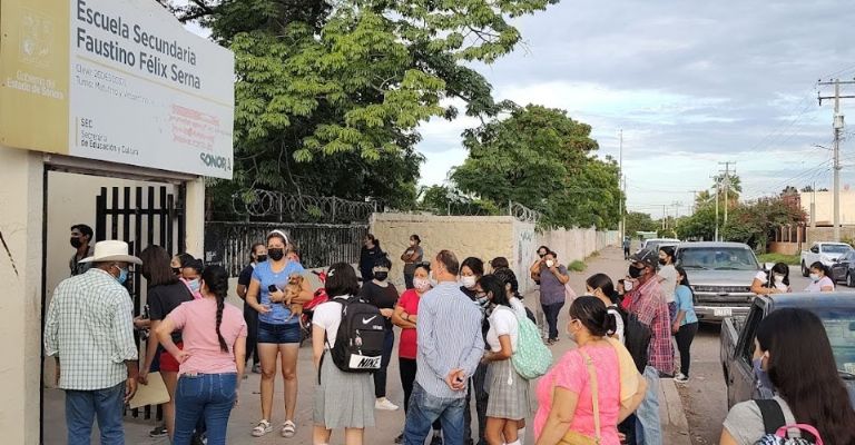 Deserción escolar baja con el regreso a clases presenciales tras la pandemia de Covid-19