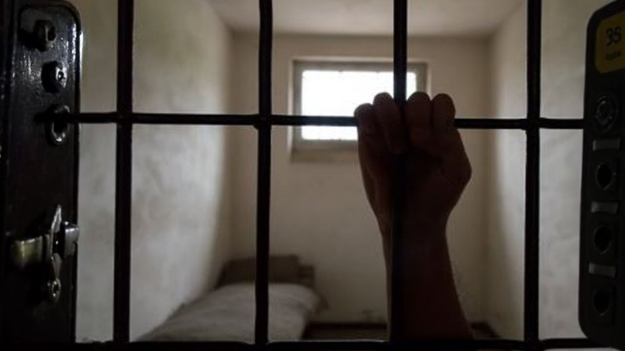 Joaquín abusó de su hijastra de 14 años mientras dormía; purgará 13 años en cárcel de Sinaloa