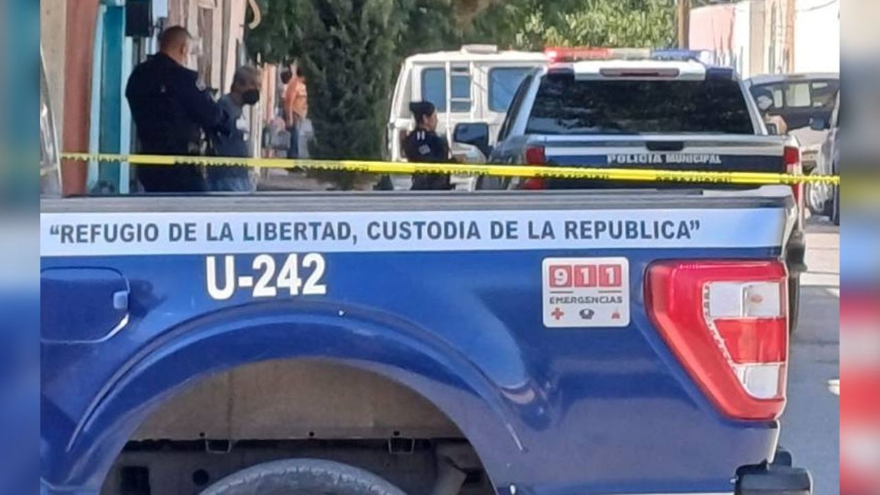 Autoridades llegan al sitio del crimen