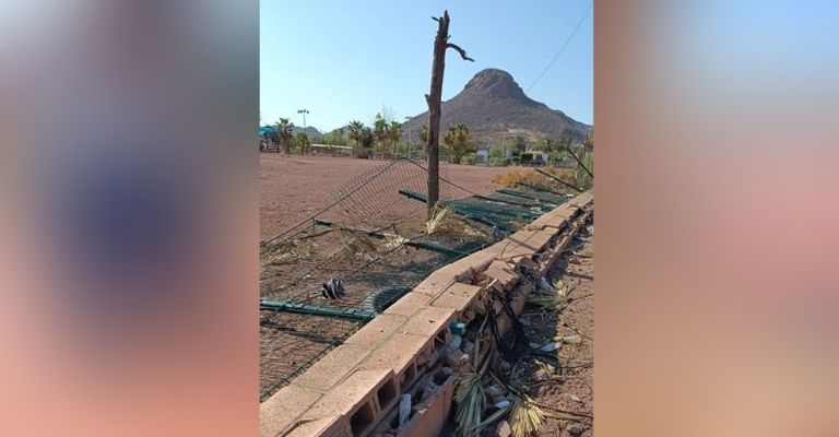 Barda de unidad deportiva 'cae' en Guaymas