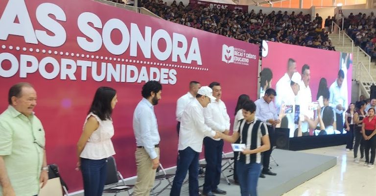 Estudiantes agradecen beca ‘Sonora de Oportunidades’