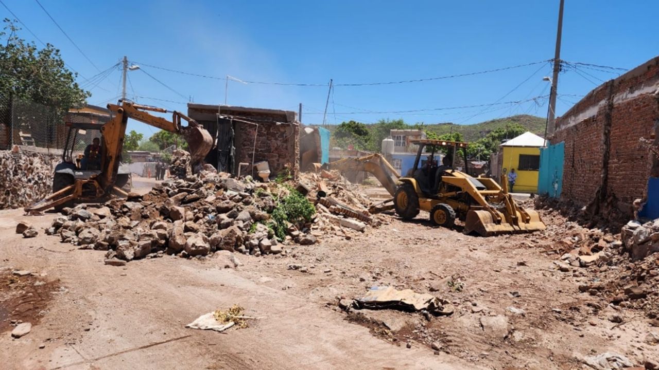 Vecinos de Guaymas dudan de obra en arroyo; derrumban tres viviendas para ampliar cauce