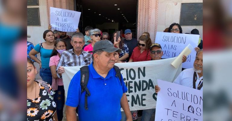 Vecinos de colonias de Ciudad Obregón se manifiestan