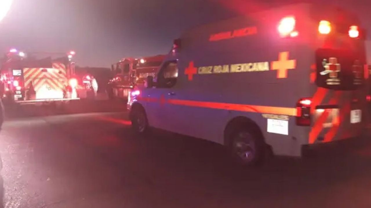 Paramédicos llegan al sitio