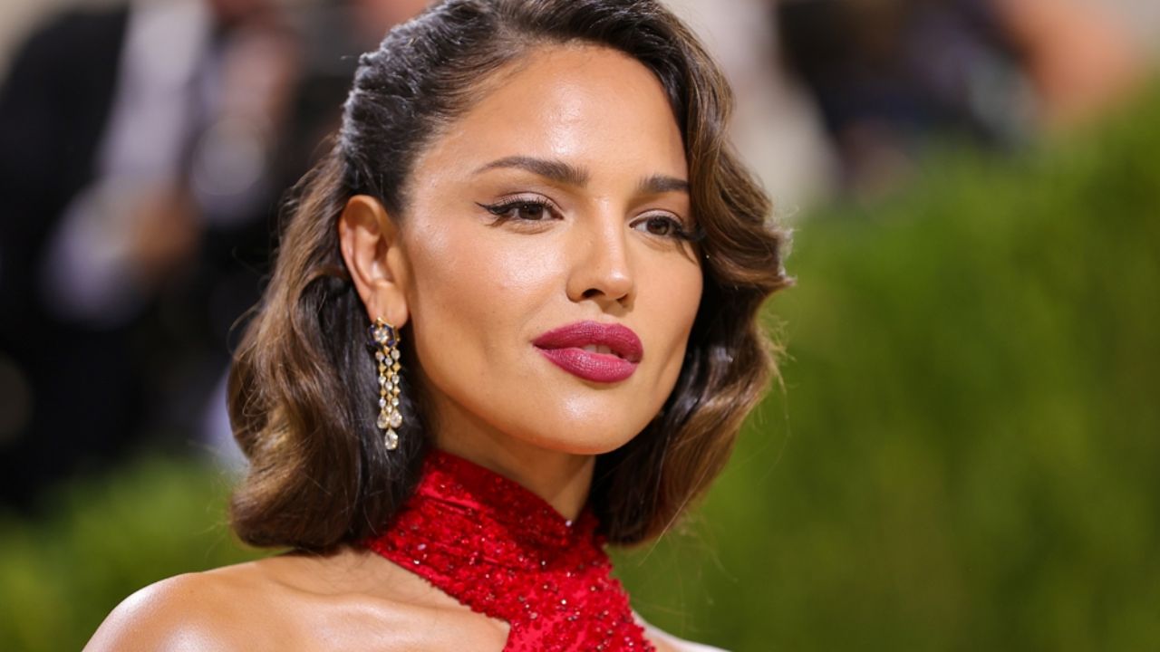 Eiza González presume nuevo look