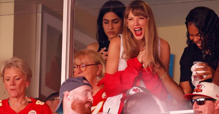 Taylor Swift en palco de Travis Kelcer