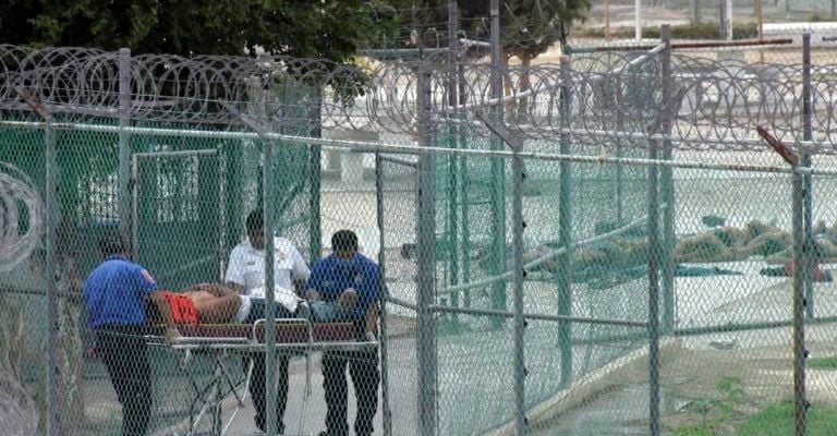 Dos reos mueren y dos son heridos en pelea dentro de la cárcel