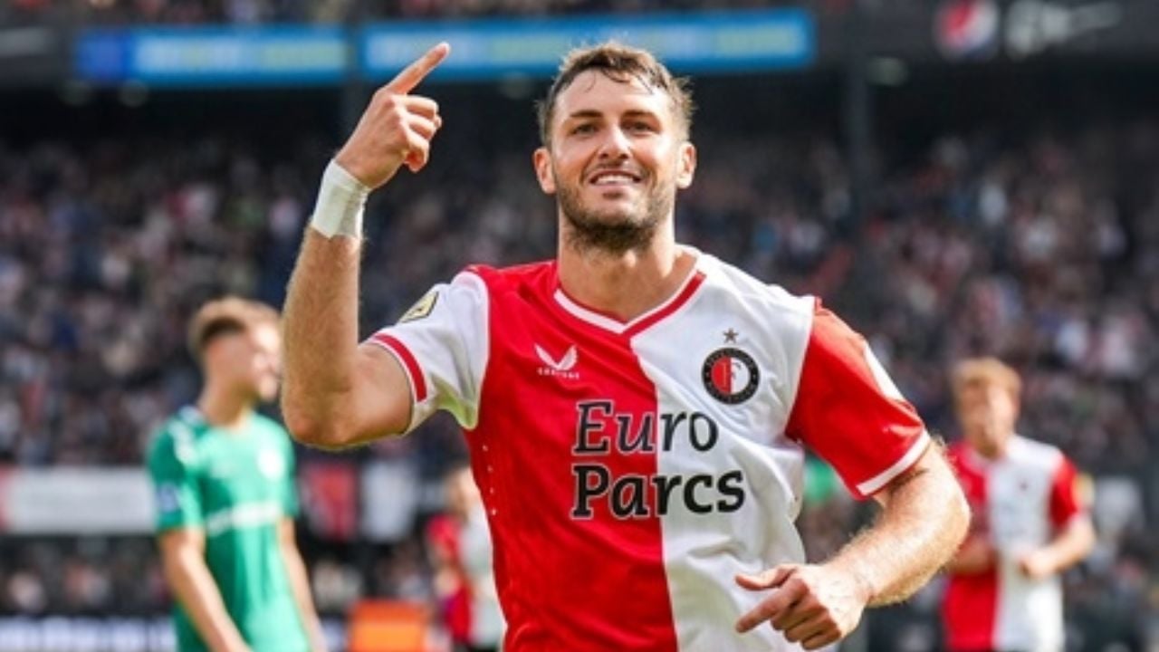 Santiago Giménez no anotó pero queda como líder de goleo hasta el regreso de la Eredivisie