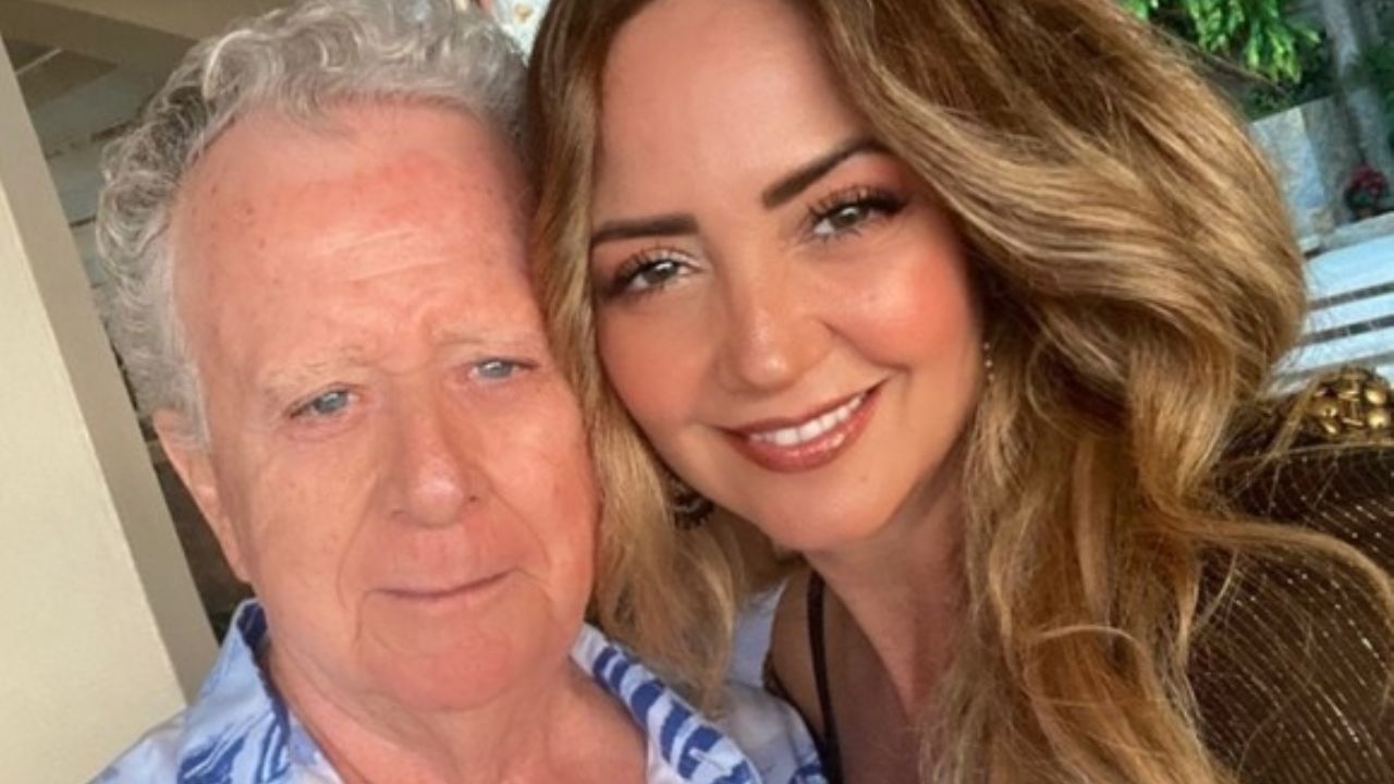 Andrea Legarreta reaparece junto a su padre tras quedar atrapado en Acapulco