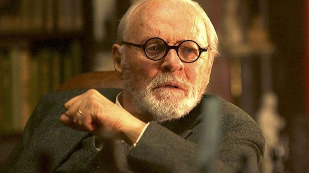 ‘Freud’s Last Session’ lucha con exceso de subtramas en su versión cinematográfica