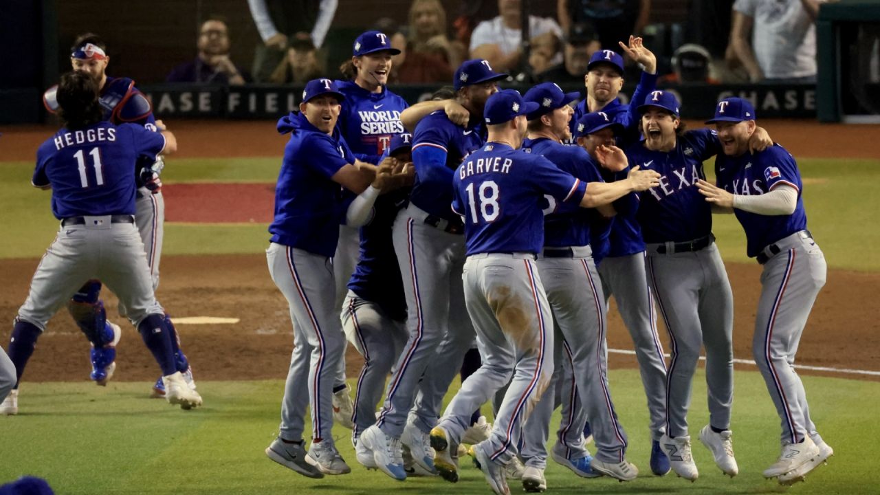 Los Rangers de Texas ‘entierran’ a los D-Backs en Arizona y conquistan su primera Serie Mundial