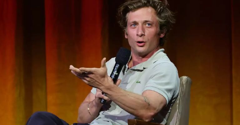 Jeremy Allen White saldría con Rosalía