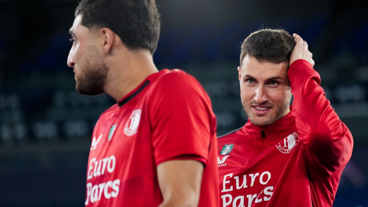 Santiago Giménez rompe el silencio tras su autogol en la Champions League