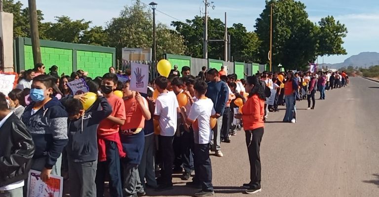 Estudiantes se alzan en contra de la violencia hacía la mujer y hacen una manifestación pacífica