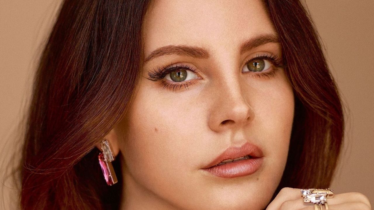 Lana del Rey reacciona al riguroso toque de queda en Glastonbury