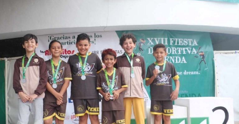 Alumnos del Venecia con medallas