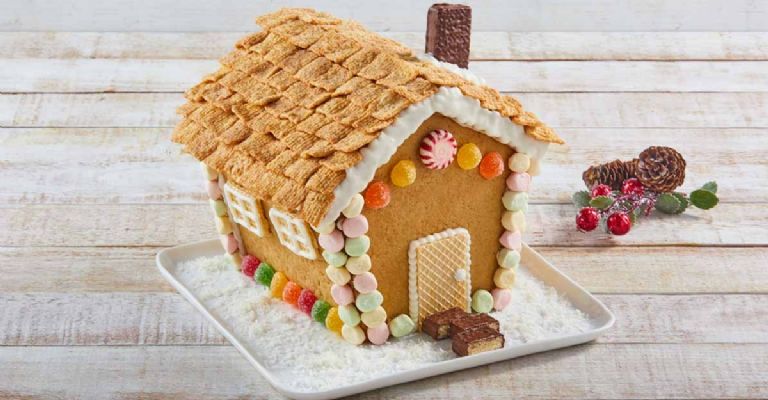 Puedes usar dulces para hornear tu casa de jengibre