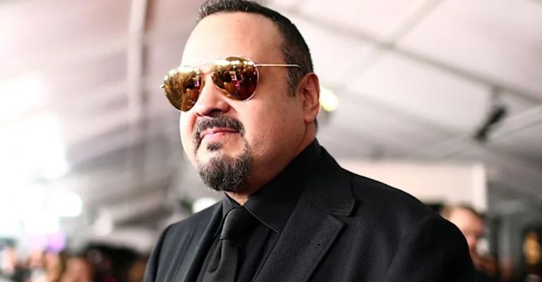 Pepe Aguilar aparece borracho en transmisión en vivo y estalla contra fan