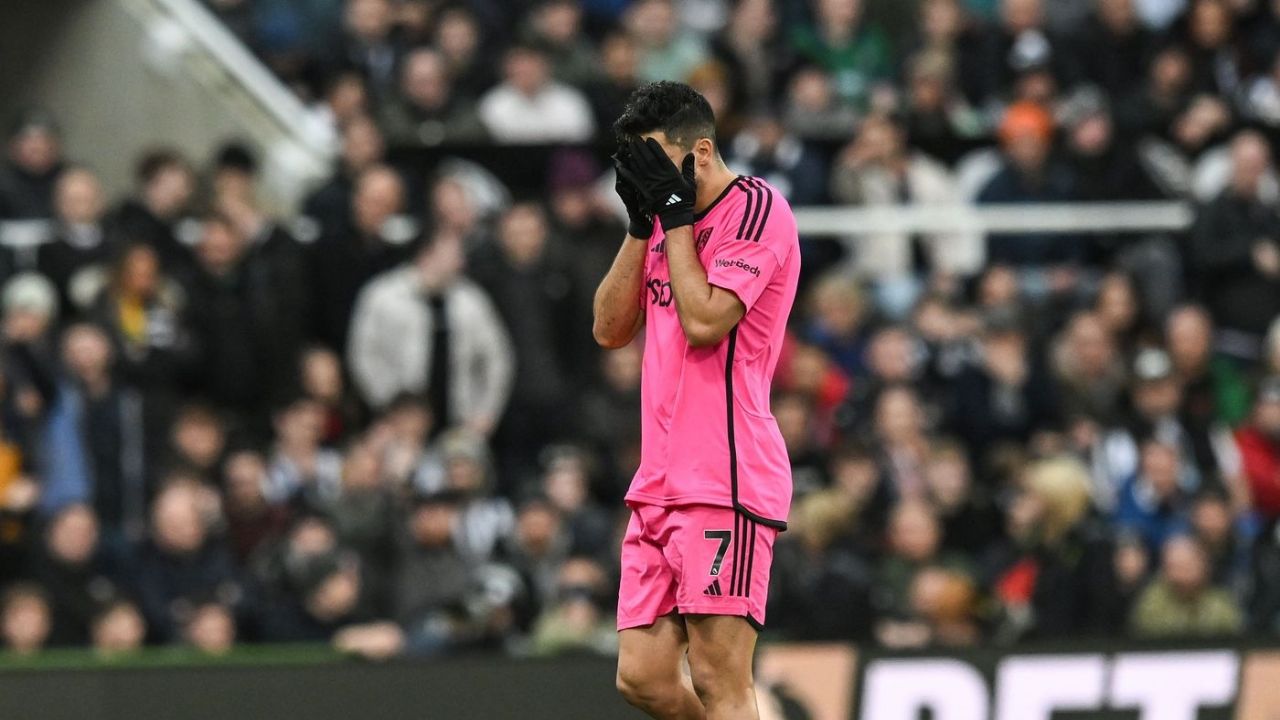 DT del Fulham defiende a Raúl Jiménez y 'explota' contra el árbitro por su expulsión