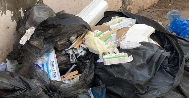 Javier Lamarque Cano denuncia a comerciantes por llenar de basura callejones de Cajeme