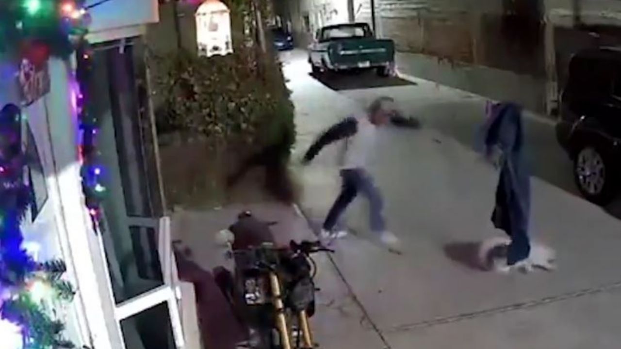 Imágenes fuertes: Sujeto azota contra el piso a perrito en Texcoco; autoridades lo buscan