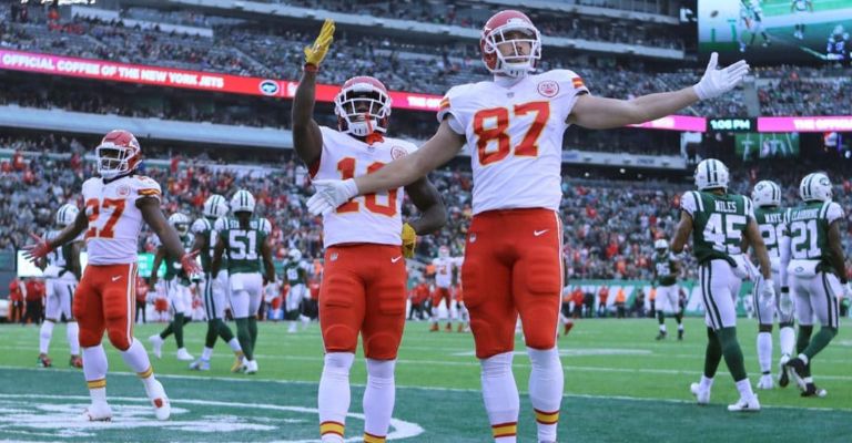 Tyreek Hill se burla de Taylor Swift y Travis Kelce