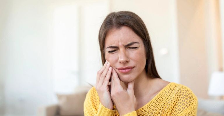 El clavo es una solución temporal al dolor de muelas