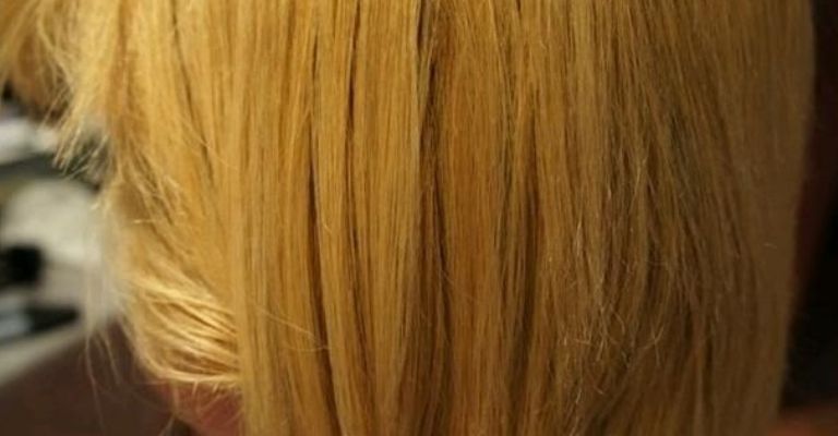 El champú morado evita que el cabello rubio se torne amarillo