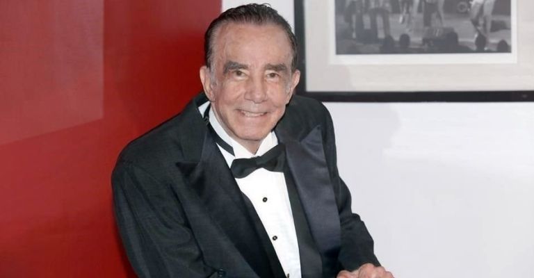 Mauricio Herrera aparece en silla de ruedas y da una triste noticia